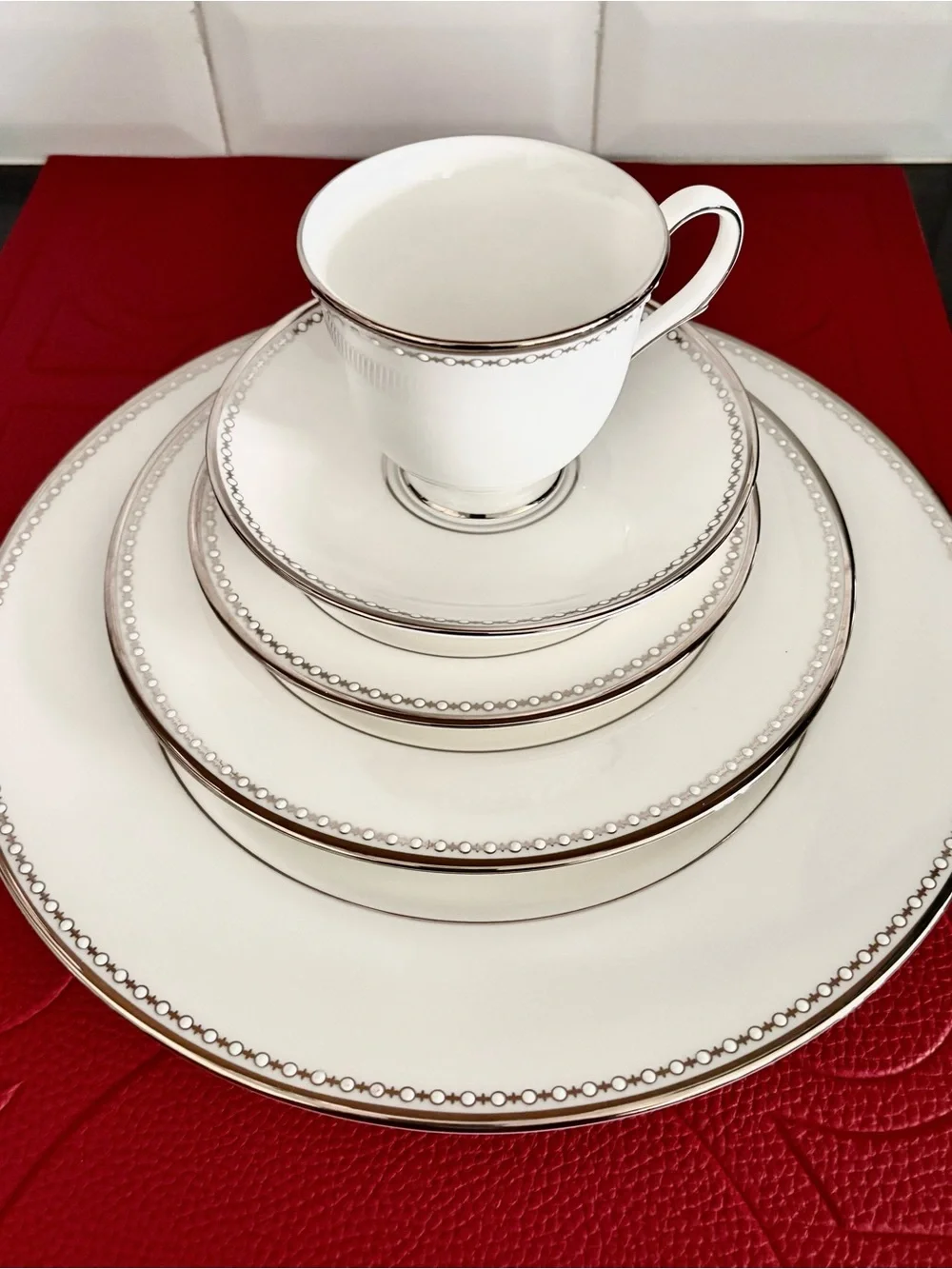 Lenox Pearl Platinum 5 piece Place setting Silver and White Brand NEW !